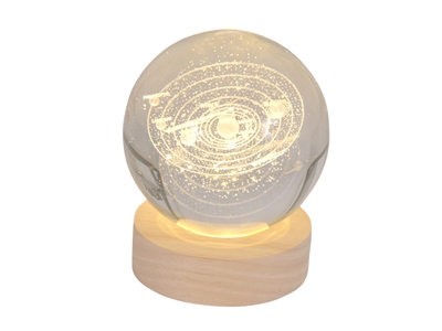 Klarglaskugel, ca.8cm, LED-Holzsockel mit USB, eingelasertes Motiv Sonnensystem