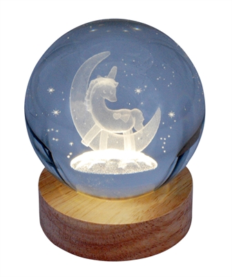 Klarglaskugel, ca.8cm, LED-Holzsockel mit USB, eingelasertes Motiv Einhorn