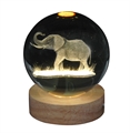Klarglaskugel, ca.8cm, LED-Holzsockel mit USB, eingelasertes Motiv Elephant